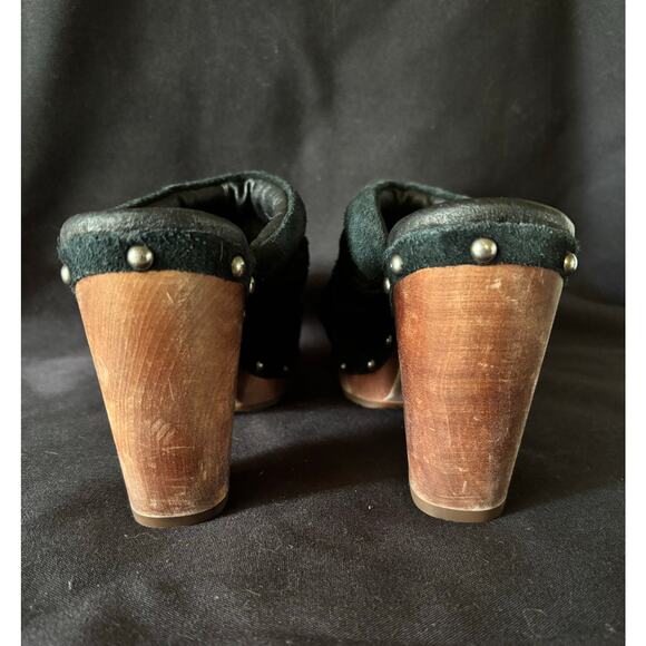 Women’s UGG Kaylee Black Suede Wooden Platform Clog Mules Stud Braid, size 6 - Picture 3 of 7